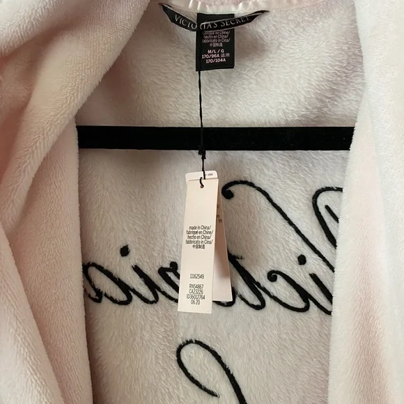 NWT Victoria’s Secret | pink plush robe size M/L - Picture 4 of 4